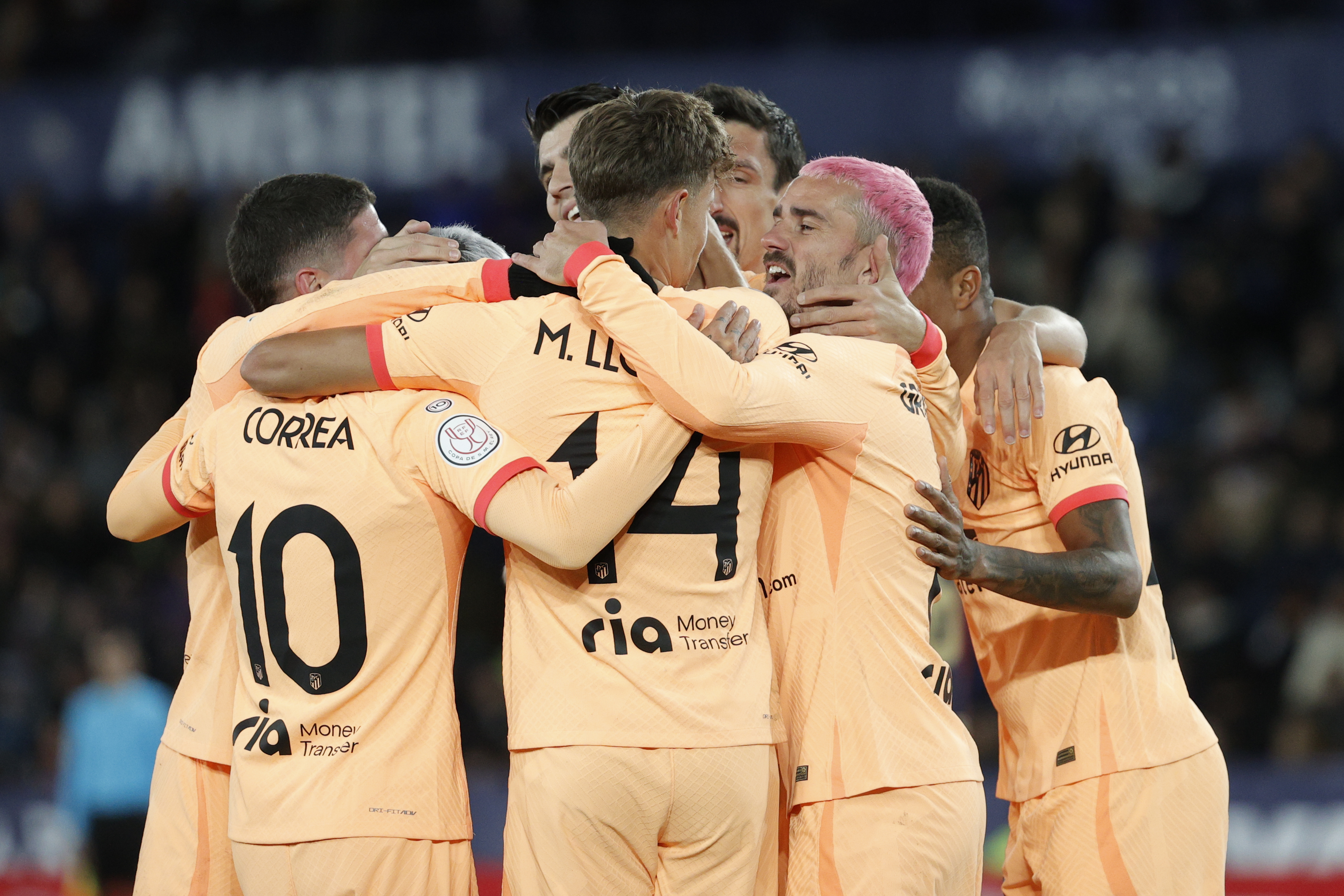 Atlético de Madrid celebró su victoria en la Copa del Rey y la llegada de Memphis