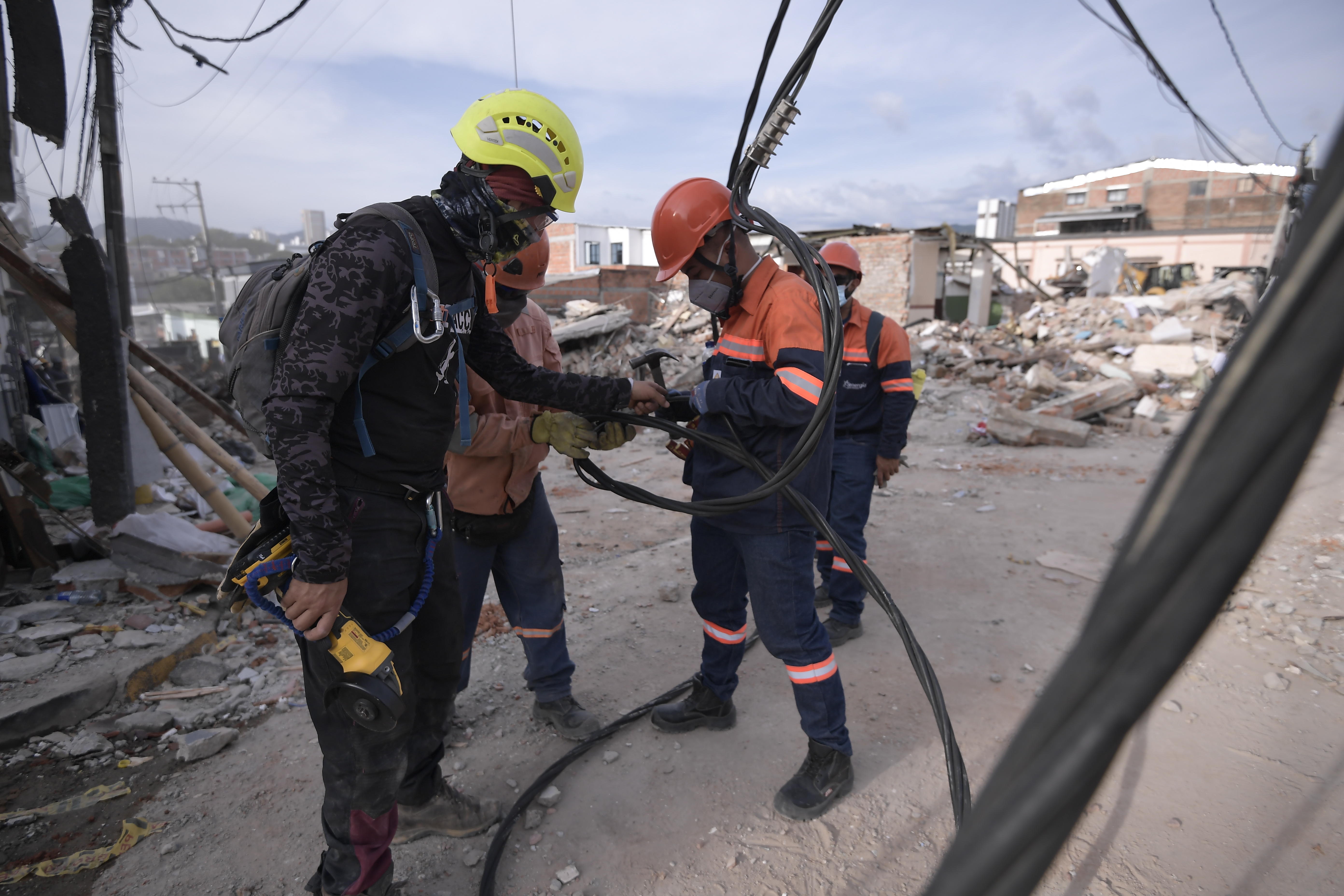 Más de 1.840 rescatistas han participado en labores de búsqueda tras el sismo en Colombia