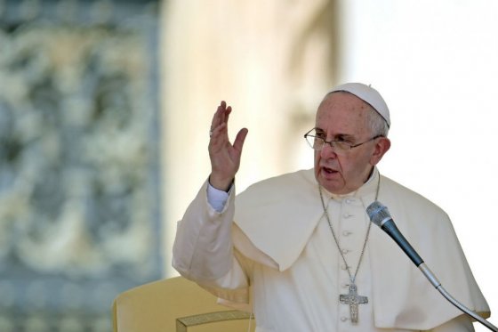 Papa pide que se apliquen leyes sobre contratación y sueldos en la Curia