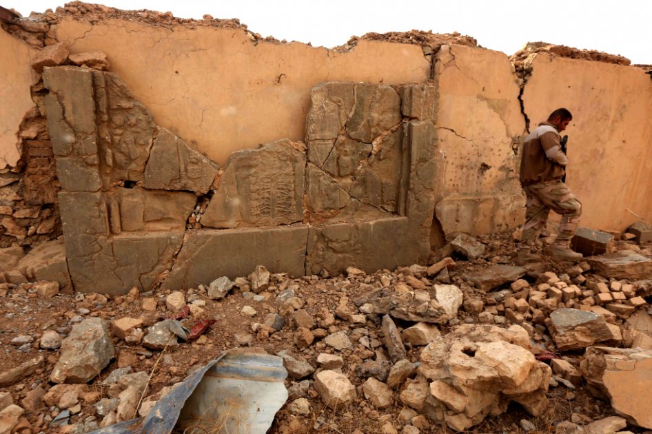 Después de que el Estado Islámico destruyó joyas históricas, ¿deberían reconstruirlas?