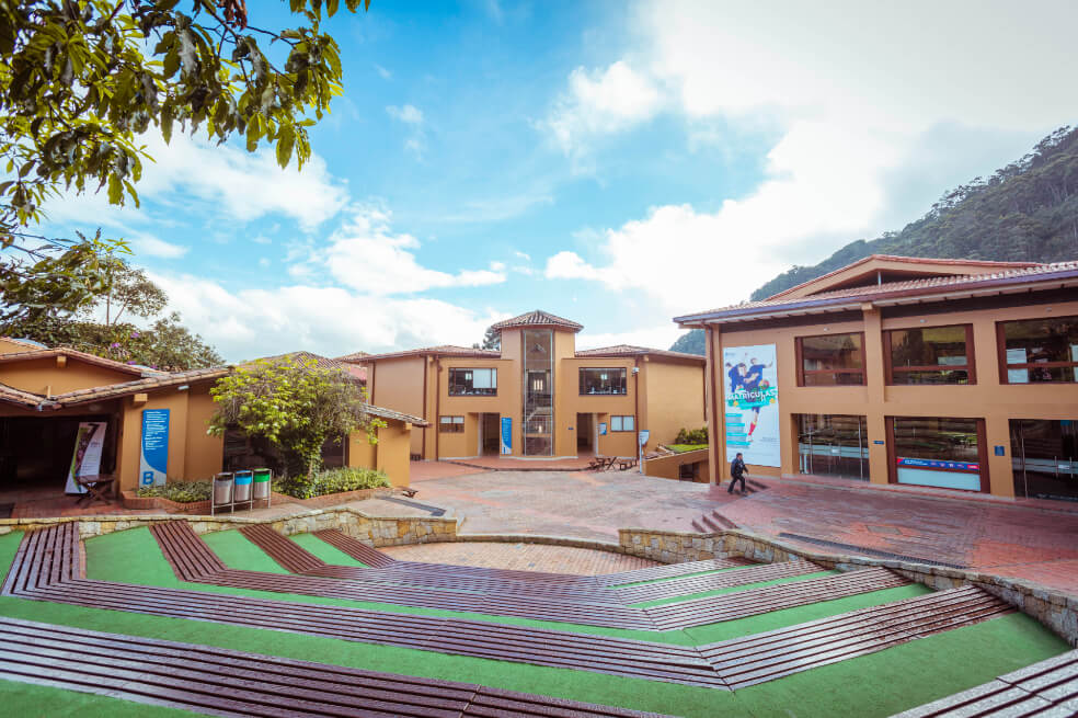 Solidaridad económica, compromiso de la universidad