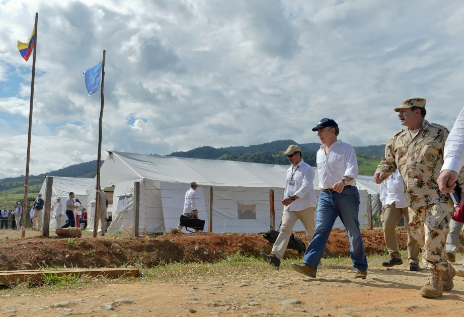 Guerrilleros construirán sus campamentos en zonas de concentración: Santos