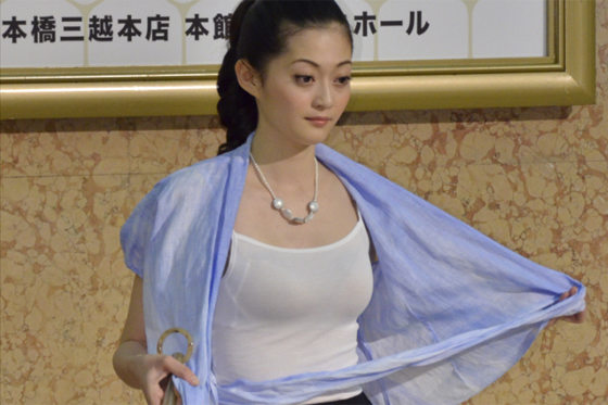 Fukushima obliga a japoneses a vestir de jean y camiseta