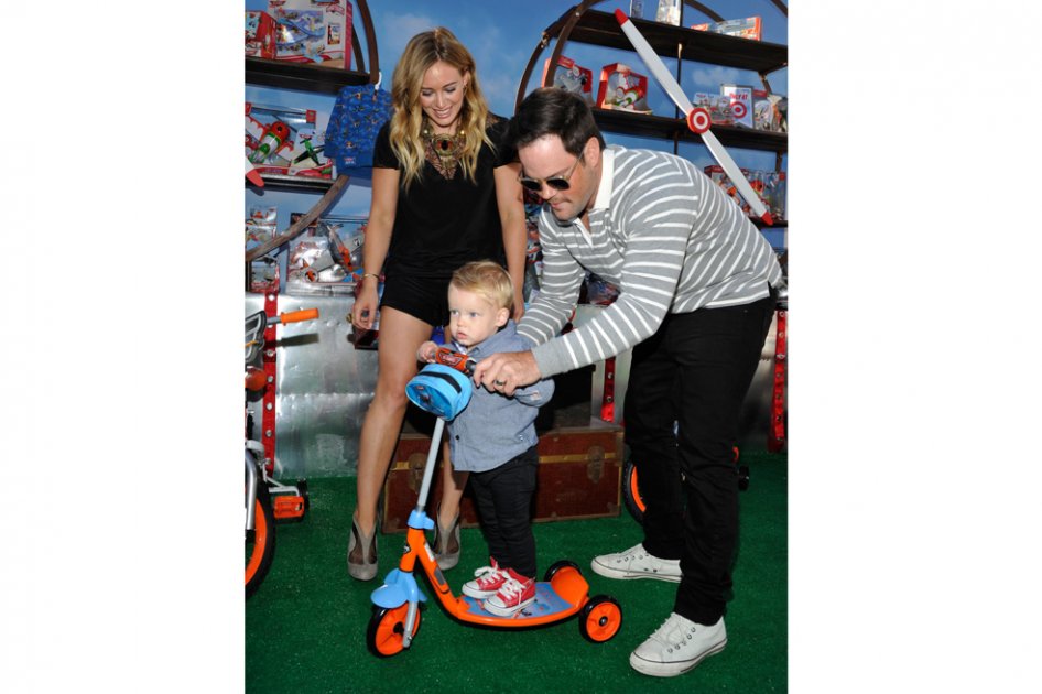 Hilary Duff con su hijo Luca y su exesposo, Mike Comrie.