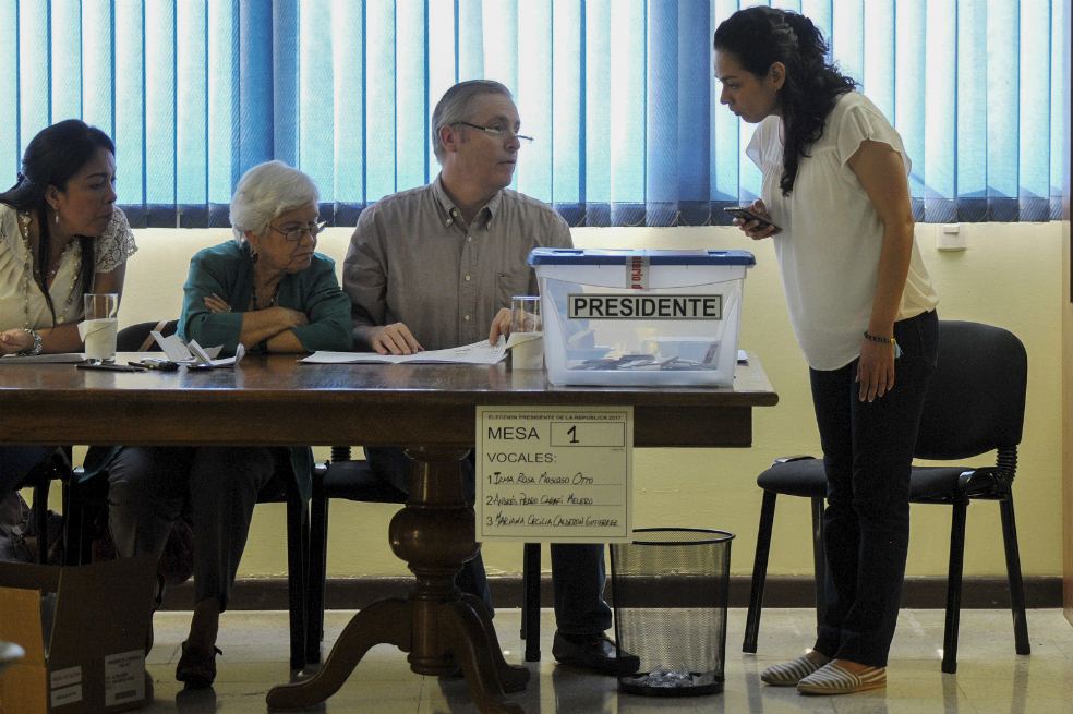 Comienza conteo de votos para elegir sucesor de Bachelet