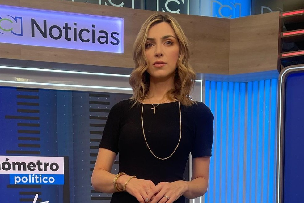 Presentadora de ‘Noticias RCN’ sufrió lapsus en vivo. Tuvieron que ayudarla