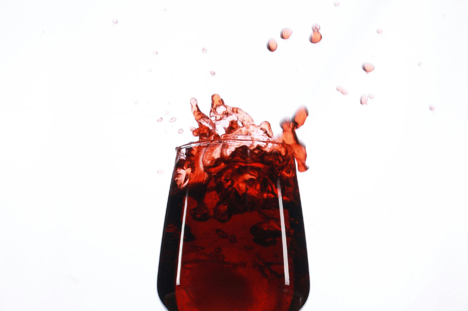 ¿Manchas de vino? ¡No más! Soluciones con bicarbonato, vinagre y más
