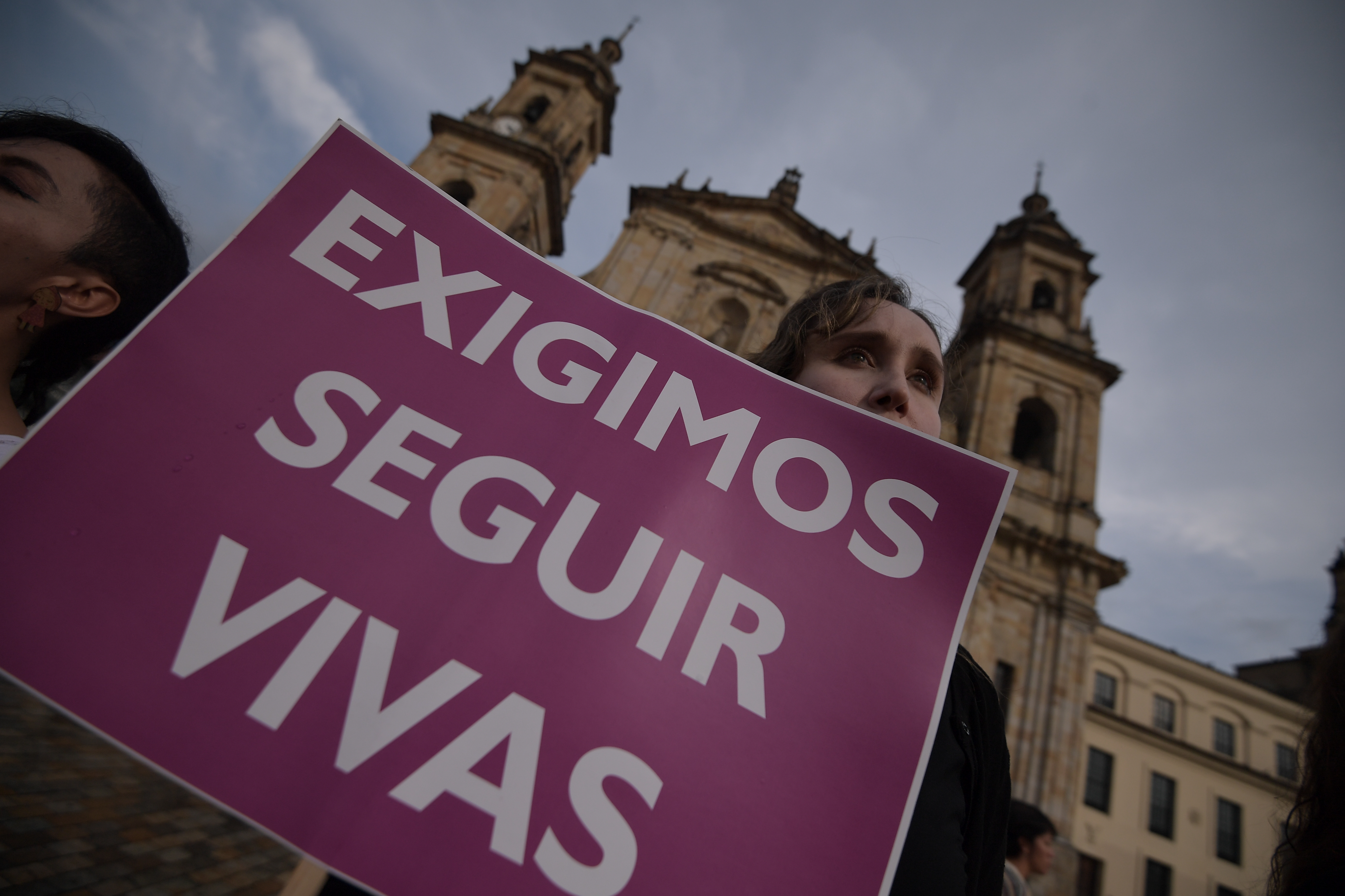 Plantón por los líderes Sociales Asesinados, desaparecidos y en apoyo a las mujeres.