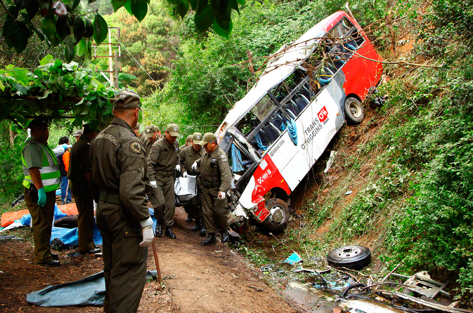 Dieciséis muertos y 22 heridos en un accidente de autobús que enluta a Chile