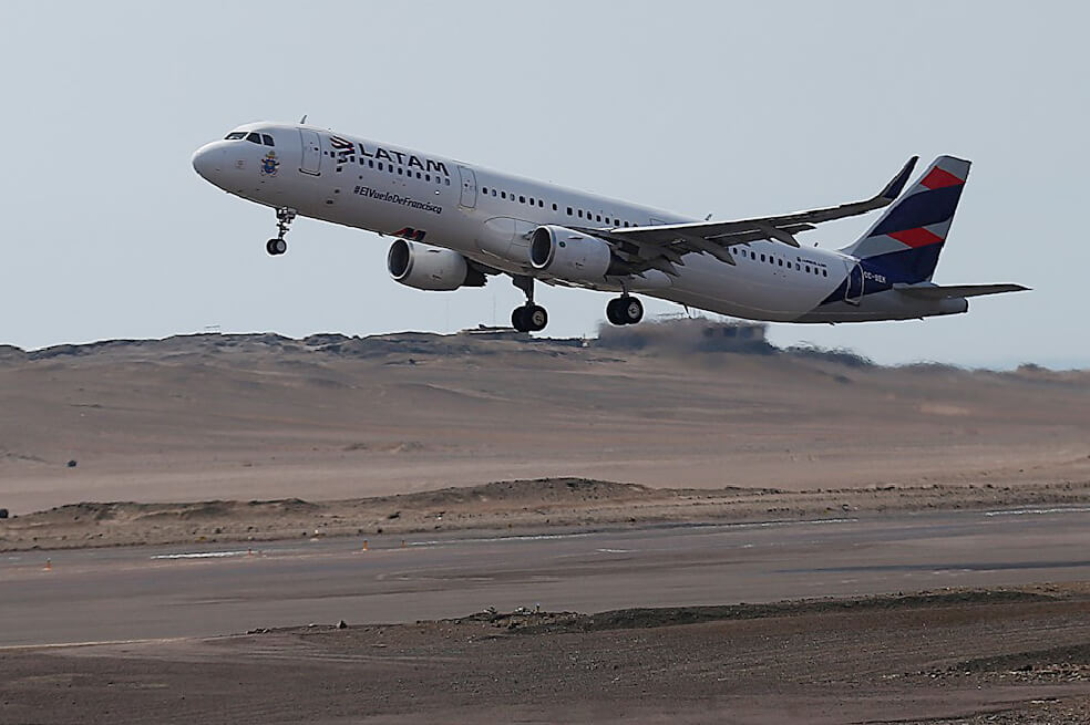 Acciones de Latam suben hasta 37,3 % en Bolsa de Santiago tras alianza con Delta