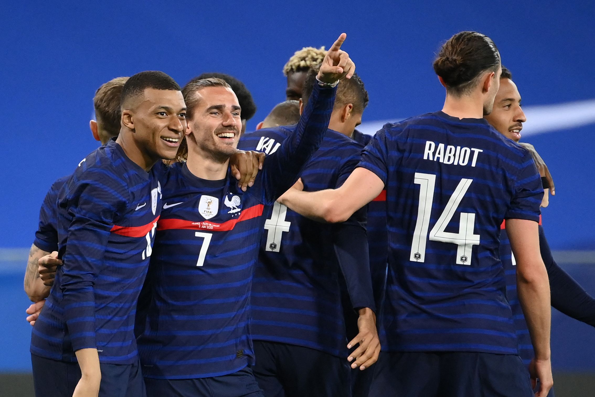Francia goleó en regreso de Benzema a la selección