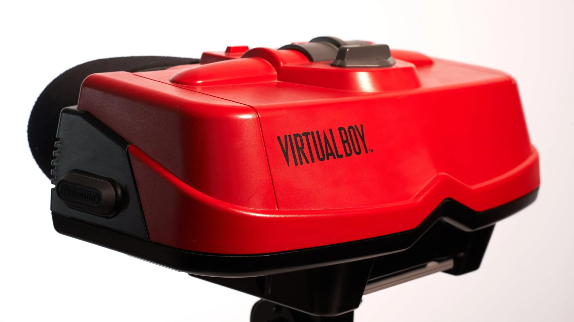 El Virtual Boy de Nintendo salió a la venta el 21 de julio de 1995.