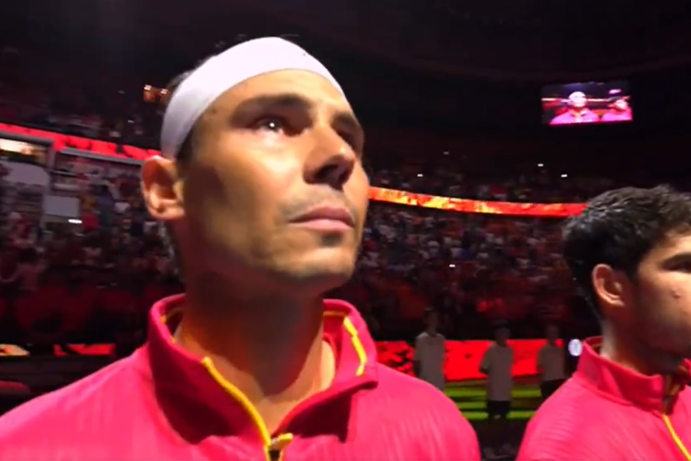 Nadal se emociona con el himno de España previo a su juego en la Copa Davis: video