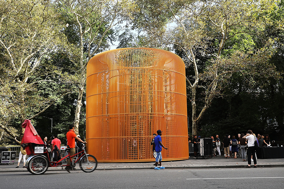 Ai Weiwei denuncia crisis mundial de refugiados con 300 obras en las calles de Nueva York