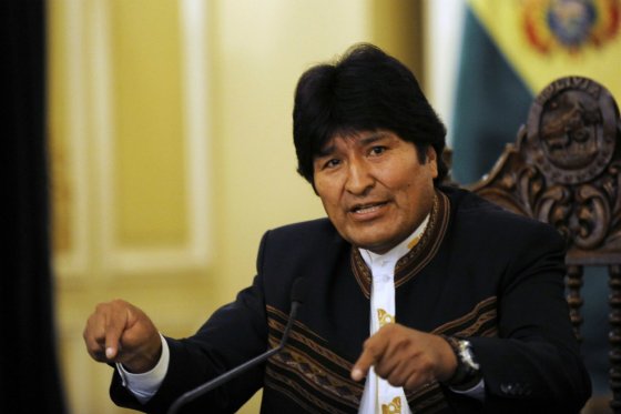 Evo Morales dice que la corbata «divide el pensamiento del sentimiento»