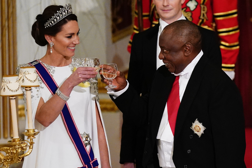 Kate Middleton usa vestido de 5 mil euros en su estreno como princesa de Gales