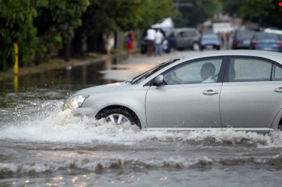 Intensa lluvia en La Habana provoca inundaciones y cortes en fluido eléctrico