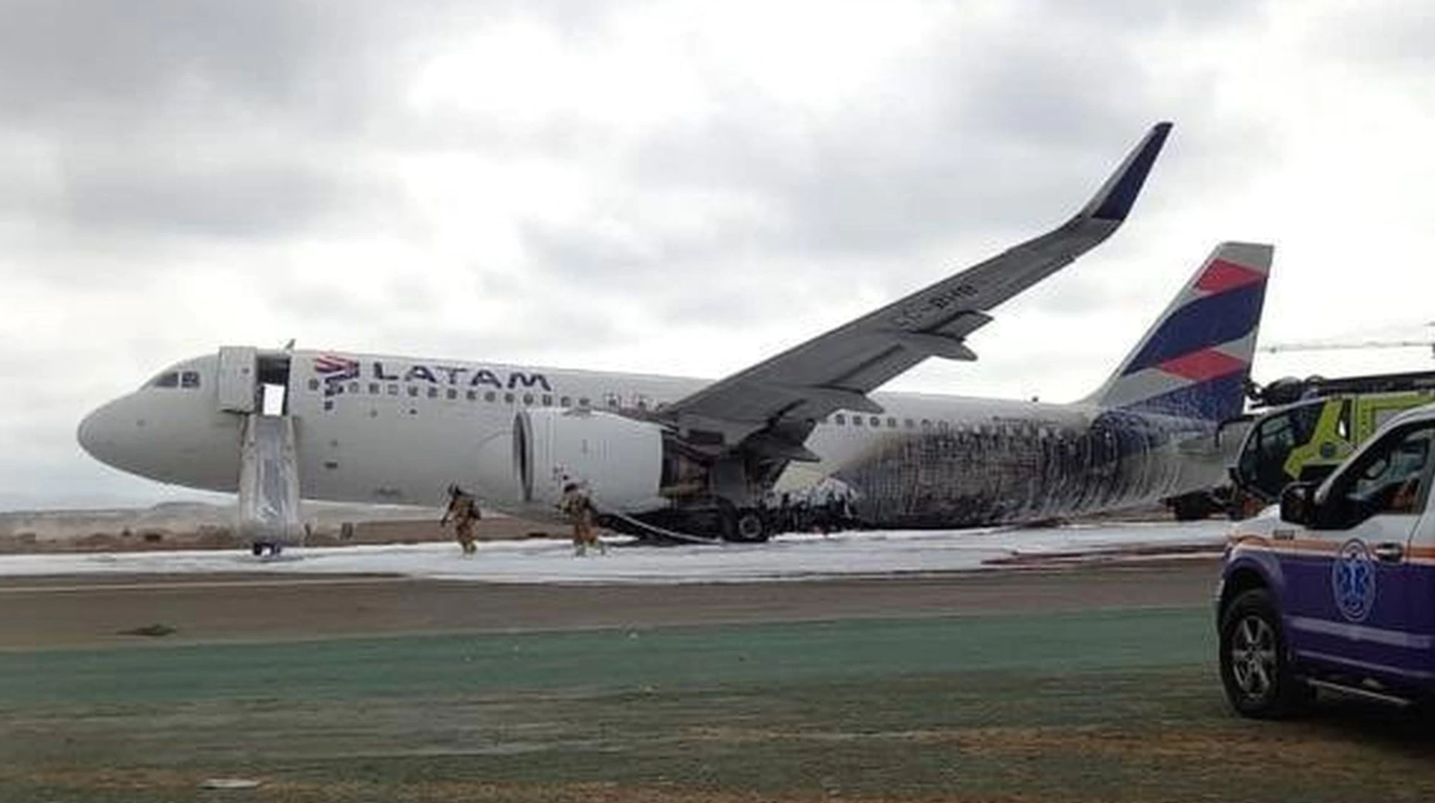 Video: avión choca con camión de bomberos en aeropuerto de Lima, Perú