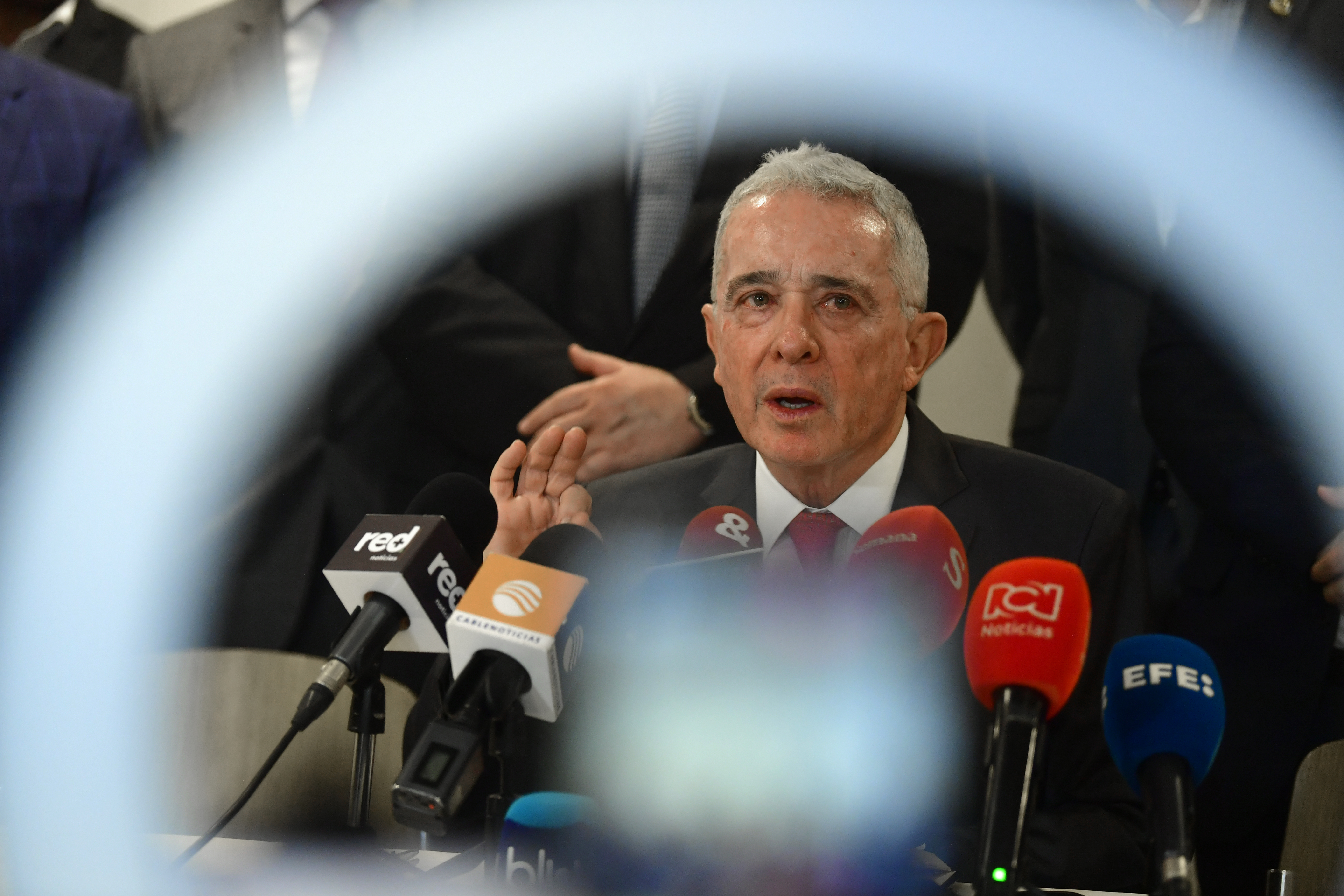 Uribe lanzó críticas contra Petro asegurando que busca una nueva Constitución