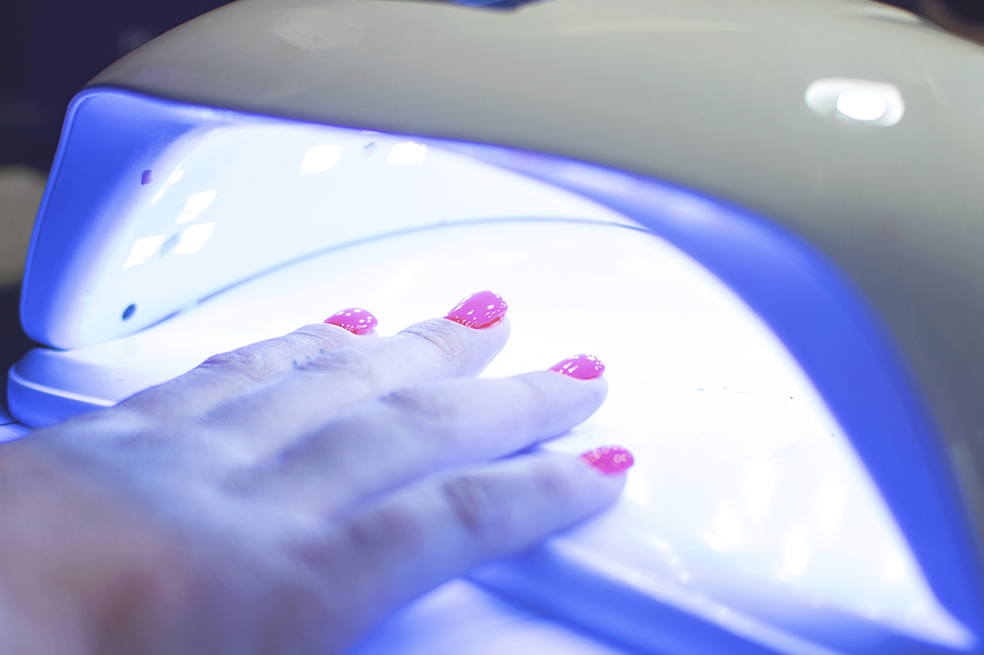Los riesgos de los que no se habla al hacerse las uñas semipermanentes o acrílicas