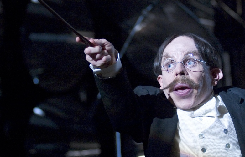 Warwick Davis volverá a ser el profesor Filius Flitwick en la serie de Harry Potter