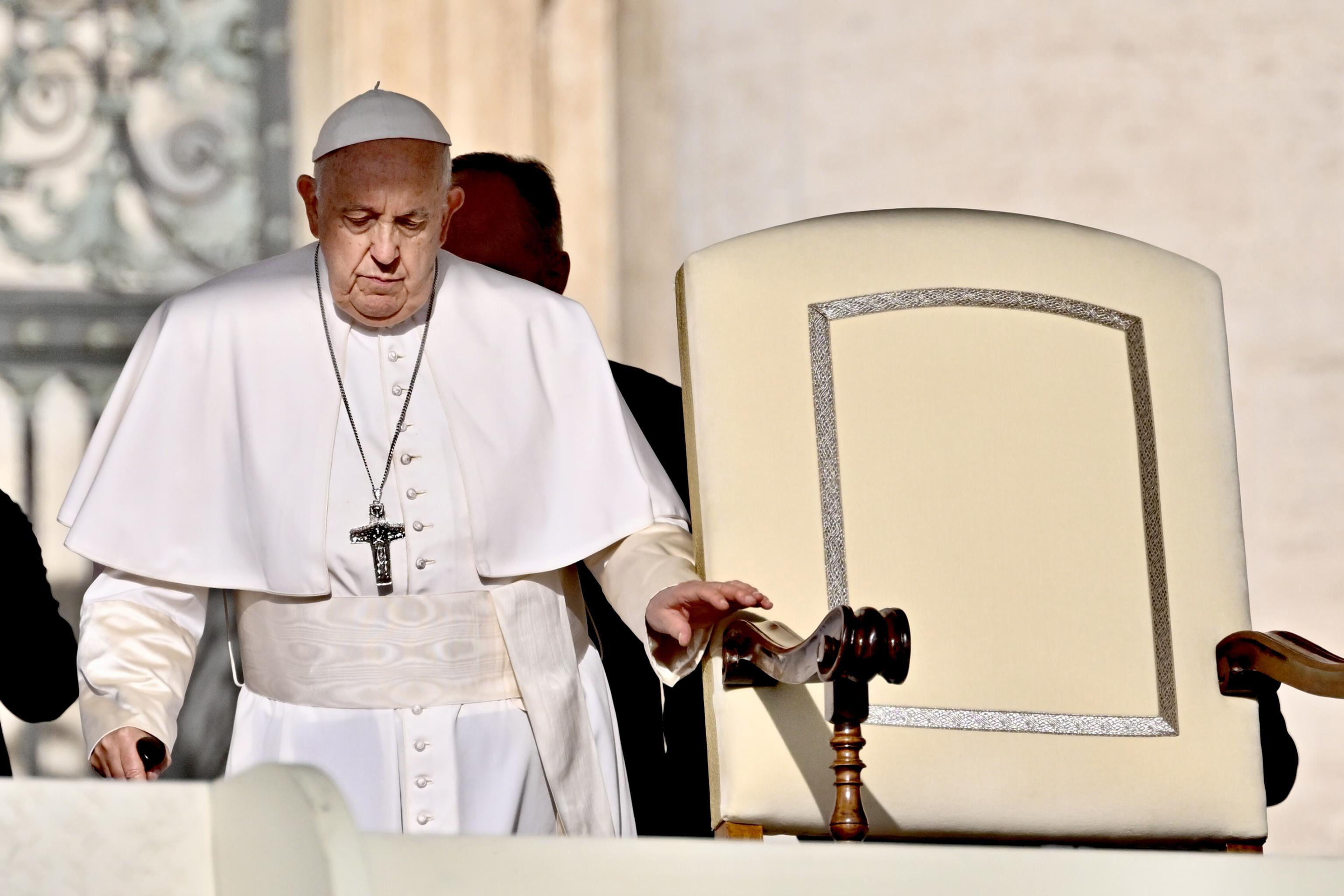 Vatican (Vatican City State (holy See)), 27/09/2023.- Pope Francis arrives for his weekly general audience in Saint Peter's Square, Vatican City, 27 September 2023. (Papa) EFE/EPA/ALESSANDRO DI MEO