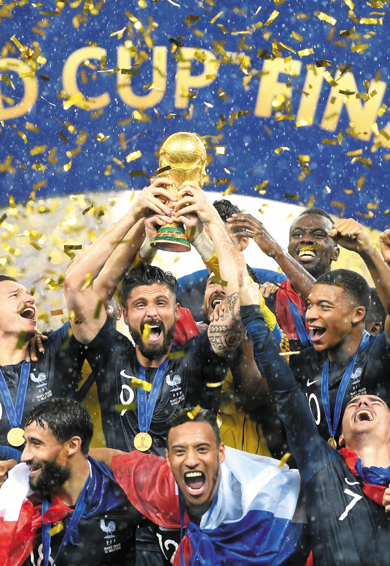 MOSCOW, RUSSIA - JULY 15:  Olivier Giroud of France celebrates with the World Cup Trophy and his teammates following his sides victory in the 2018 FIFA World Cup Final between France and Croatia at Luzhniki Stadium on July 15, 2018 in Moscow, Russia.  (Photo by Matthias Hangst/Getty Images)
