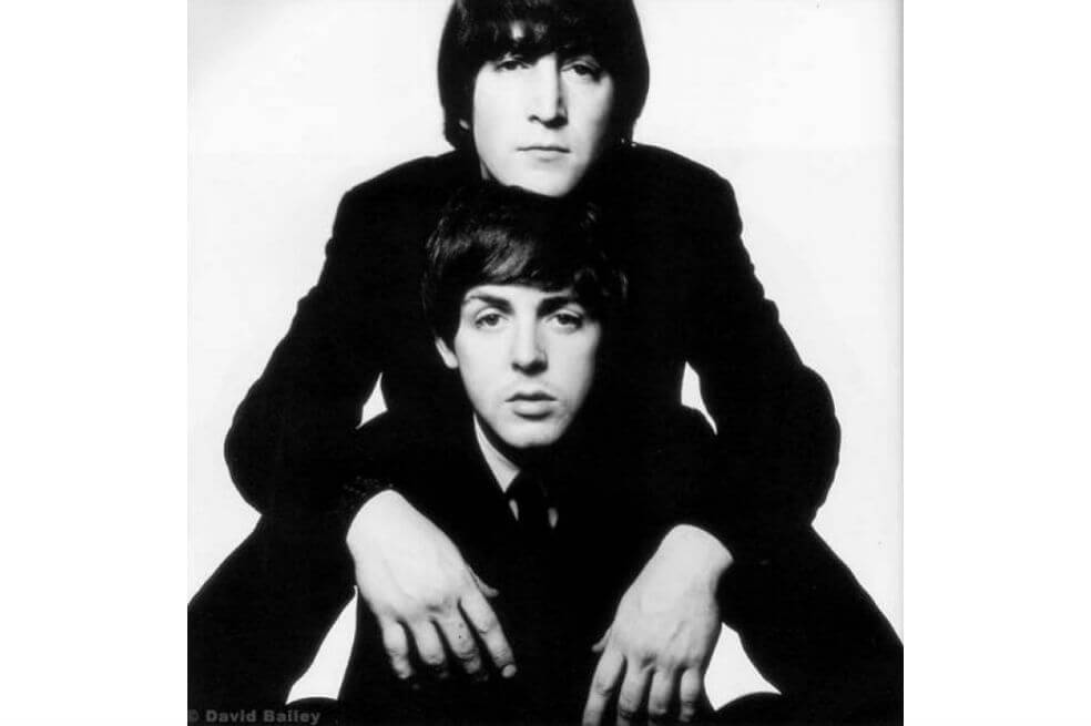 John Lennon y Paul McCartney, en una de las emblemáticas fotografías de David Bailey, cuya otra se expone en Londres.  / David Bailey