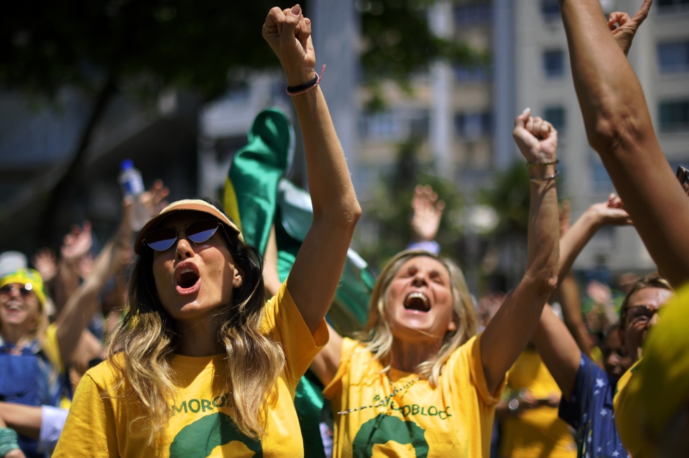 Políticos, camioneros y periodistas también podrán portar armas en Brasil