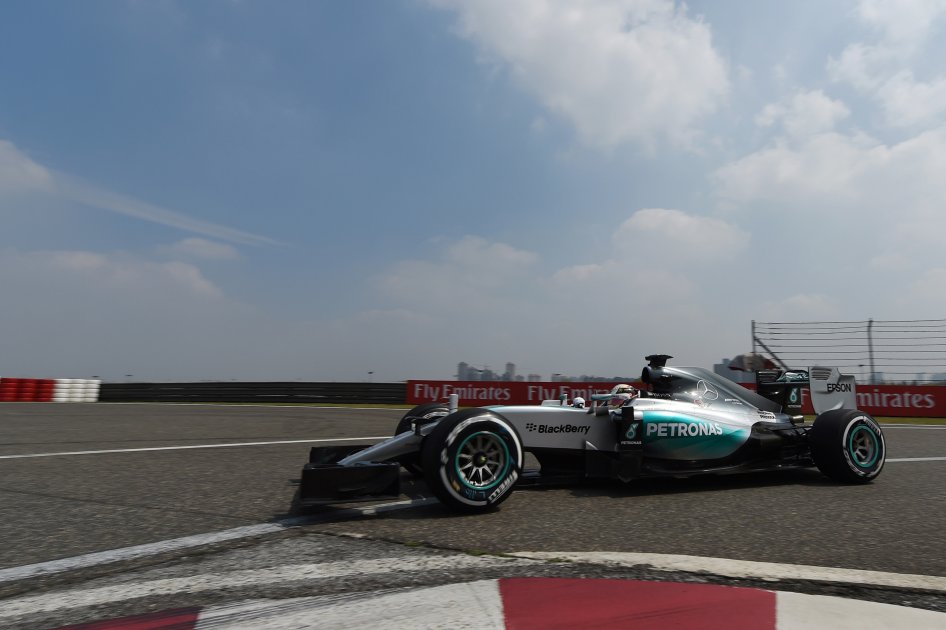Lewis Hamilton lideró las primeras prácticas del Gran Premio de China. Foto: AFP