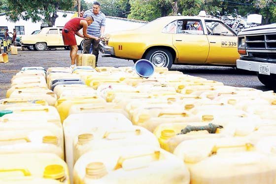 Ejército propina duro golpe a contrabandistas de gasolina en Venezuela