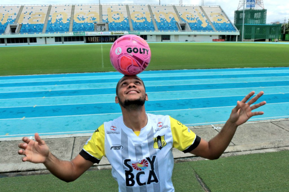 El fútbol colombiano se une a la campaña de lucha contra el cáncer