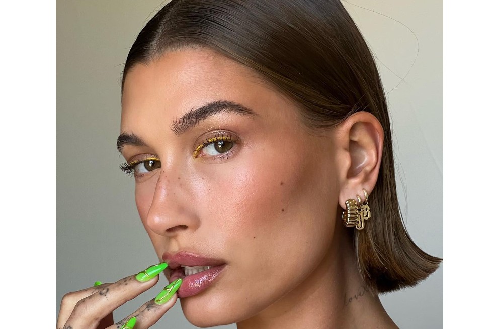 ¿Qué es y cómo se hace el maquillaje grunge? El nuevo favorito de Hailey Bieber
