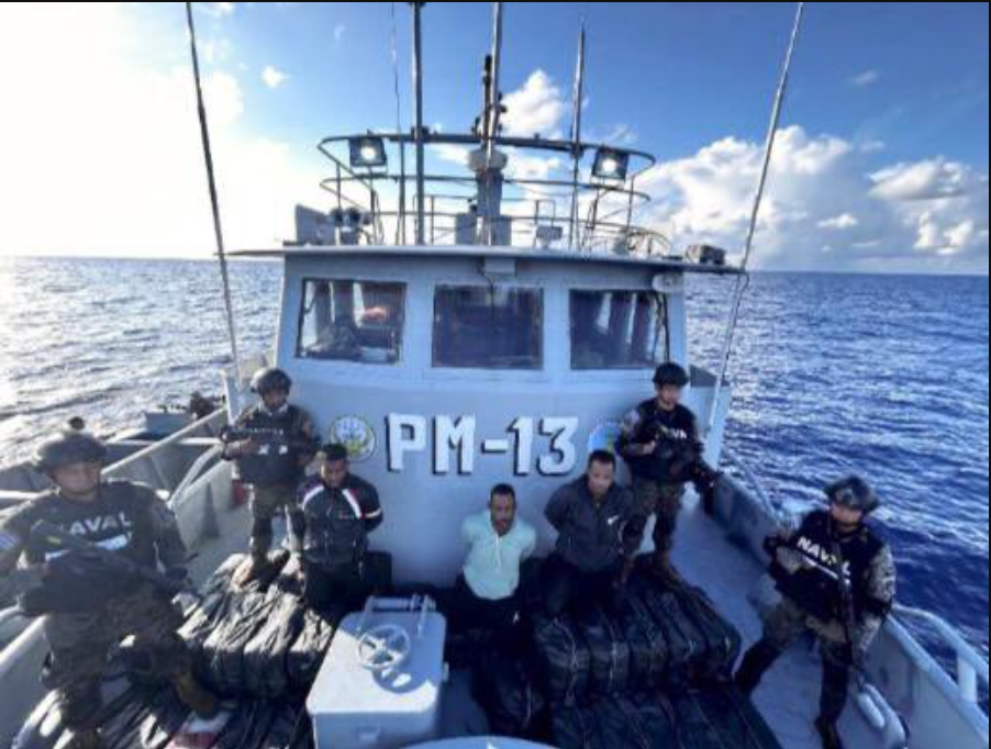 Tres colombianos detenidos por transportar 1,2 toneladas de cocaína a El Salvador