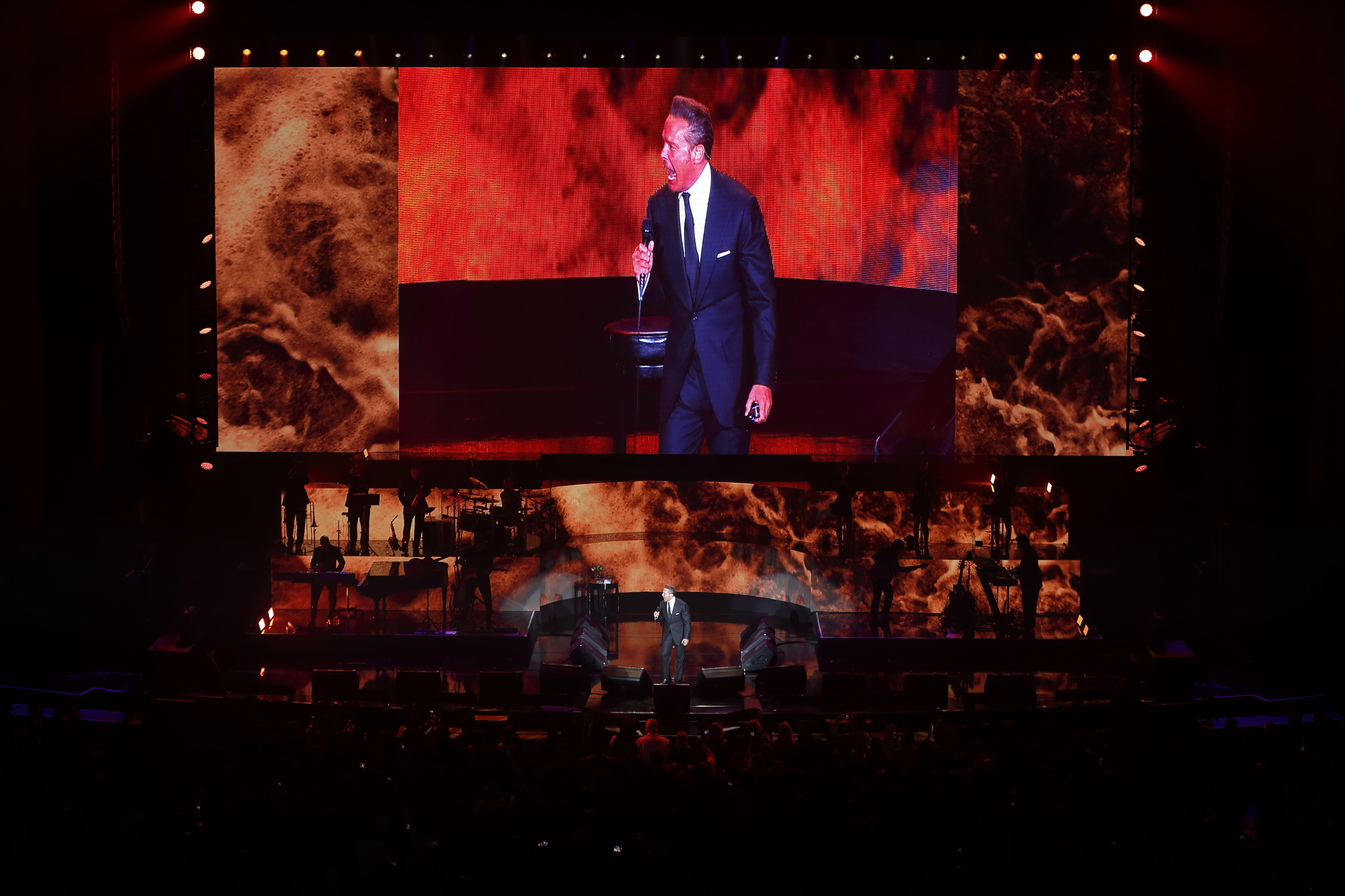Luis Miguel, blanco de críticas después de su concierto en el Auditorio Nacional