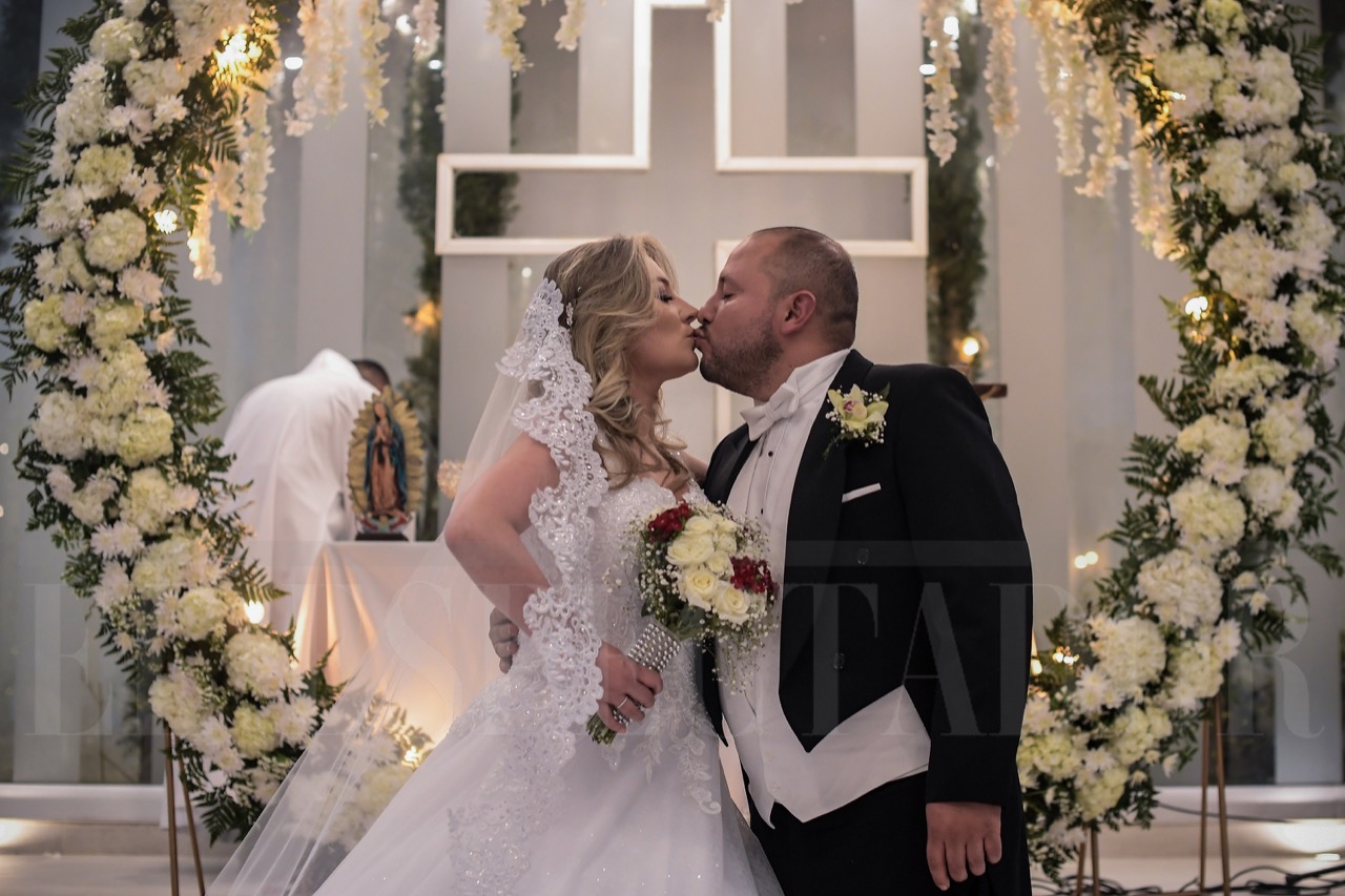 Así fue la boda entre hijo del Mono Jojoy y Catalina Suárez, youtuber uribista