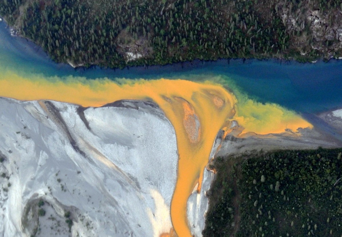 Algunos ríos y arroyos de Alaska se están tiñendo de naranja