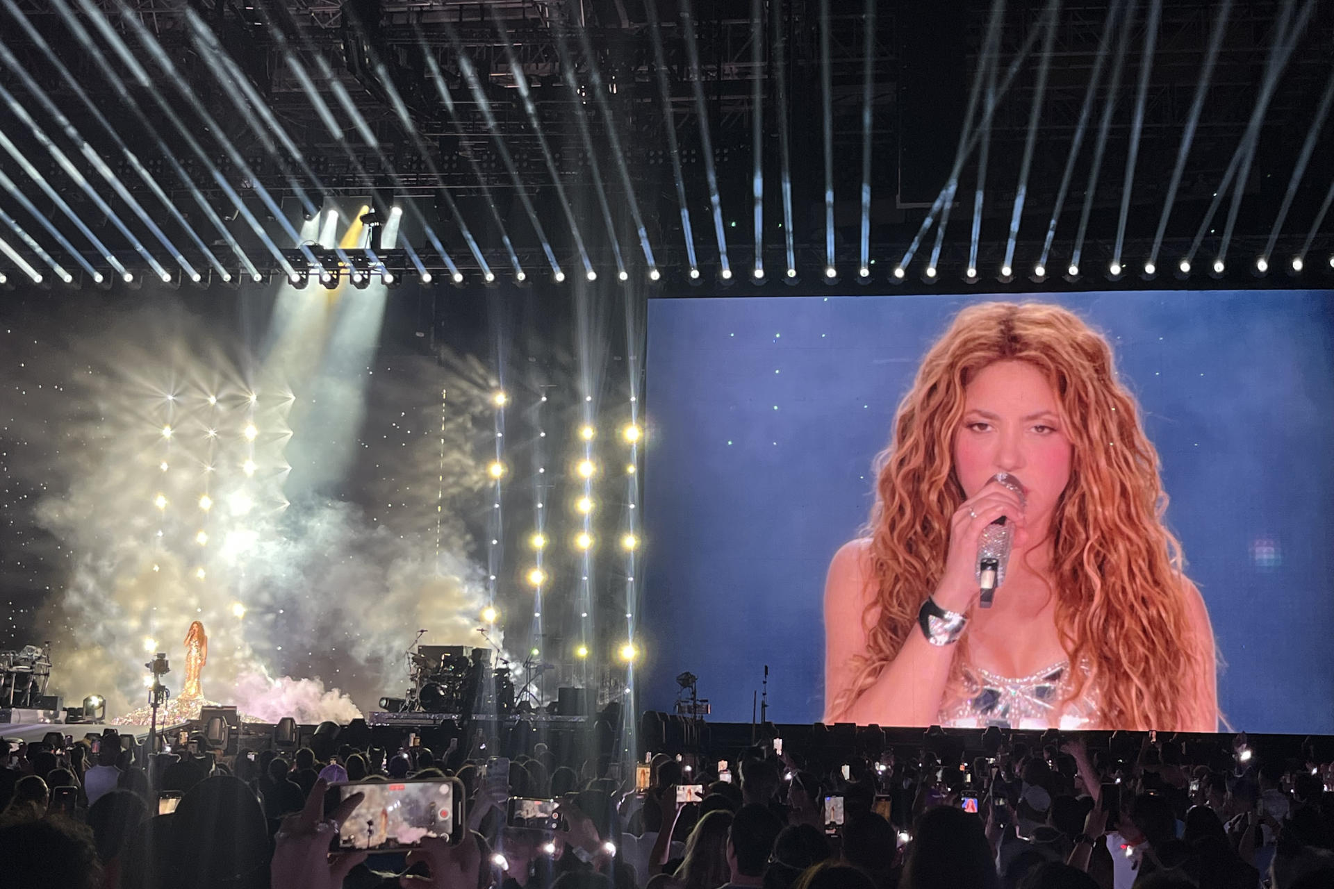 AME8543. NUEVA JERSEY (ESTADOS UNIDOS), 15/05/2025.- La cantante colombiana Shakira canta durante un concierto de su gira 'Las mujeres ya no lloran world tour' este jueves, en el MetLife Stadium en Nueva Jersey (Estados Unidos). EFE/ Nora Quintanilla
