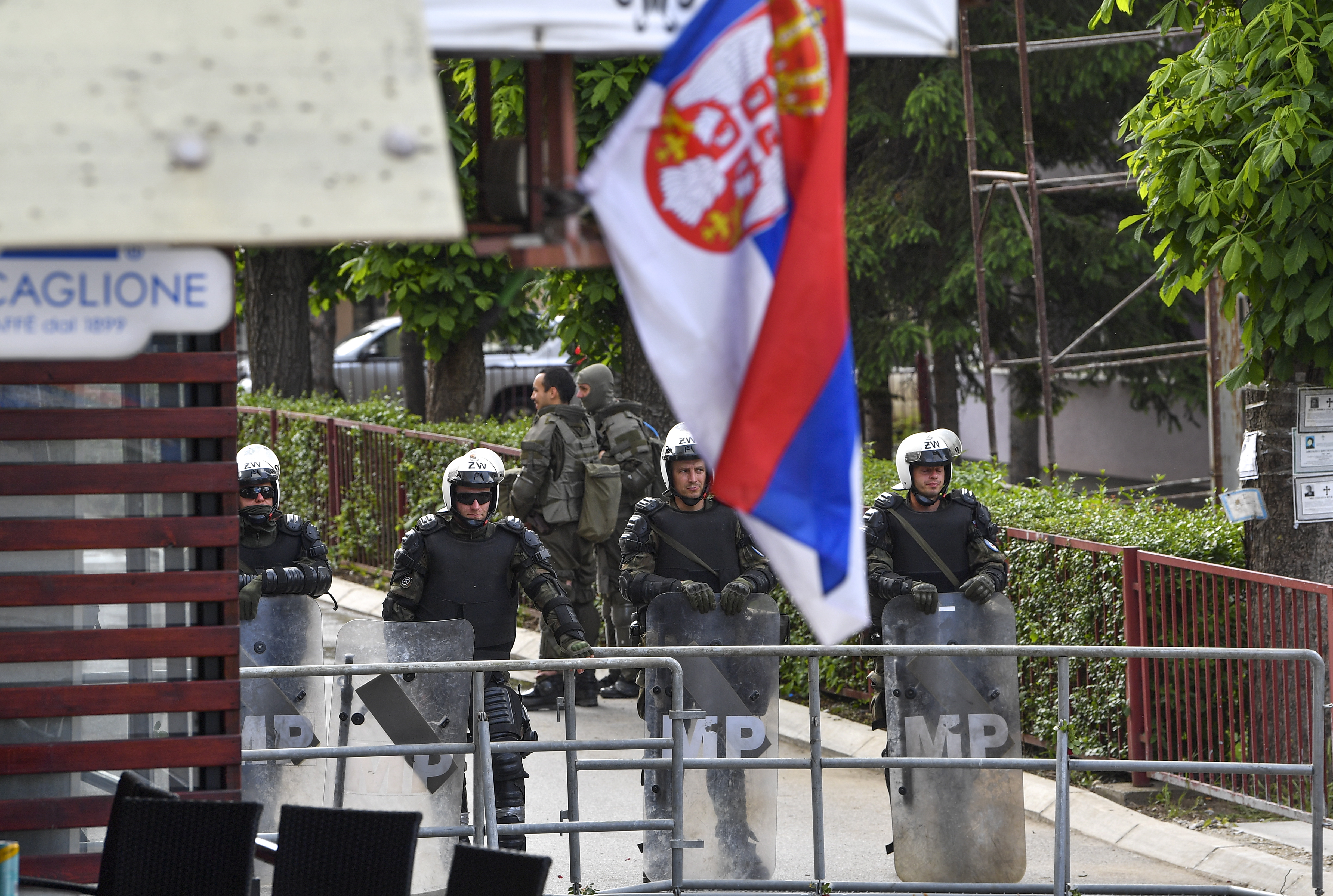La OTAN refuerza su presencia en Kosovo tras fuertes protestas de serbios
