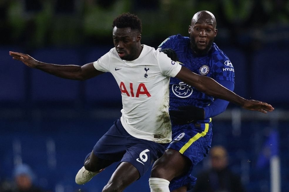 Dávinson Sánchez, titular en la eliminación de Tottenham a manos de Chelsea