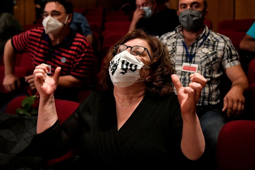 Magda Fyssas, madre del activista Pavlos Fyssas, quien fue asesinado con arma blanca producto del odio que despertó Amanecer Dorado, celebró la decisión de la justicia griega.