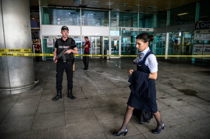 Turquía detiene a 13 sospechosos después del atentado de Estambul