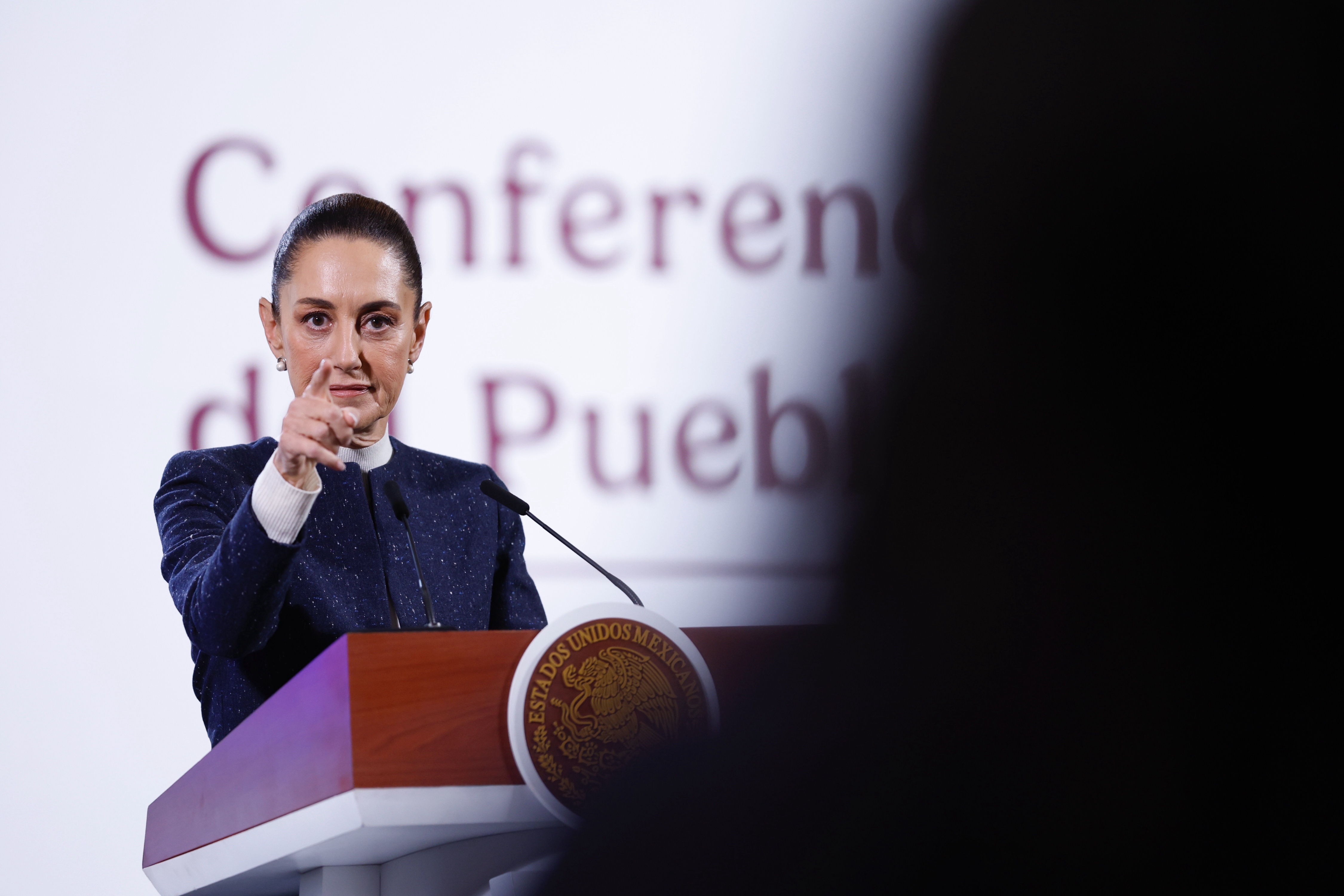 Claudia Sheinbaum hace su primera visita a una “zona de guerra”