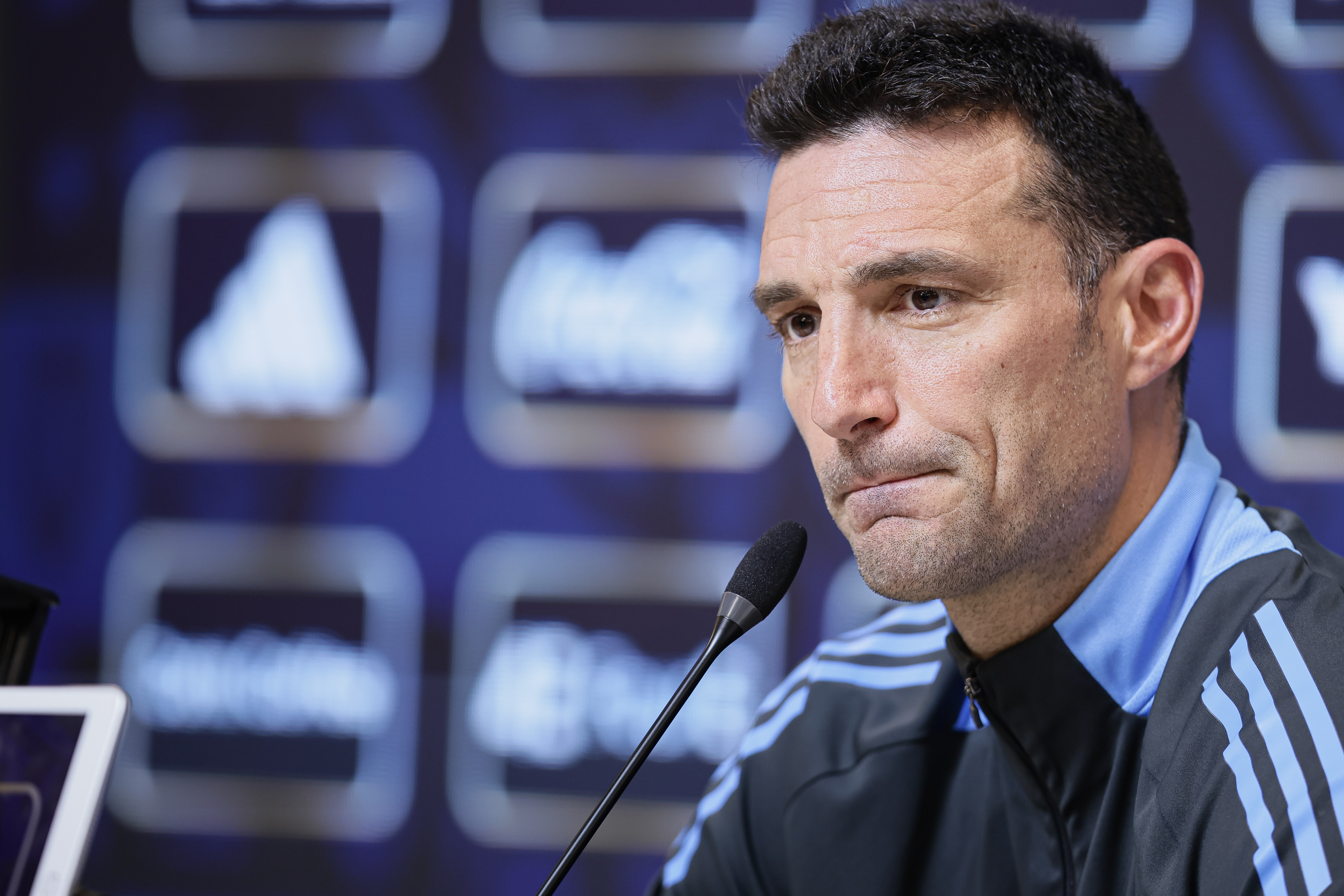 “Estamos en un momento agobiante”: Scaloni sobre las lesiones de Argentina