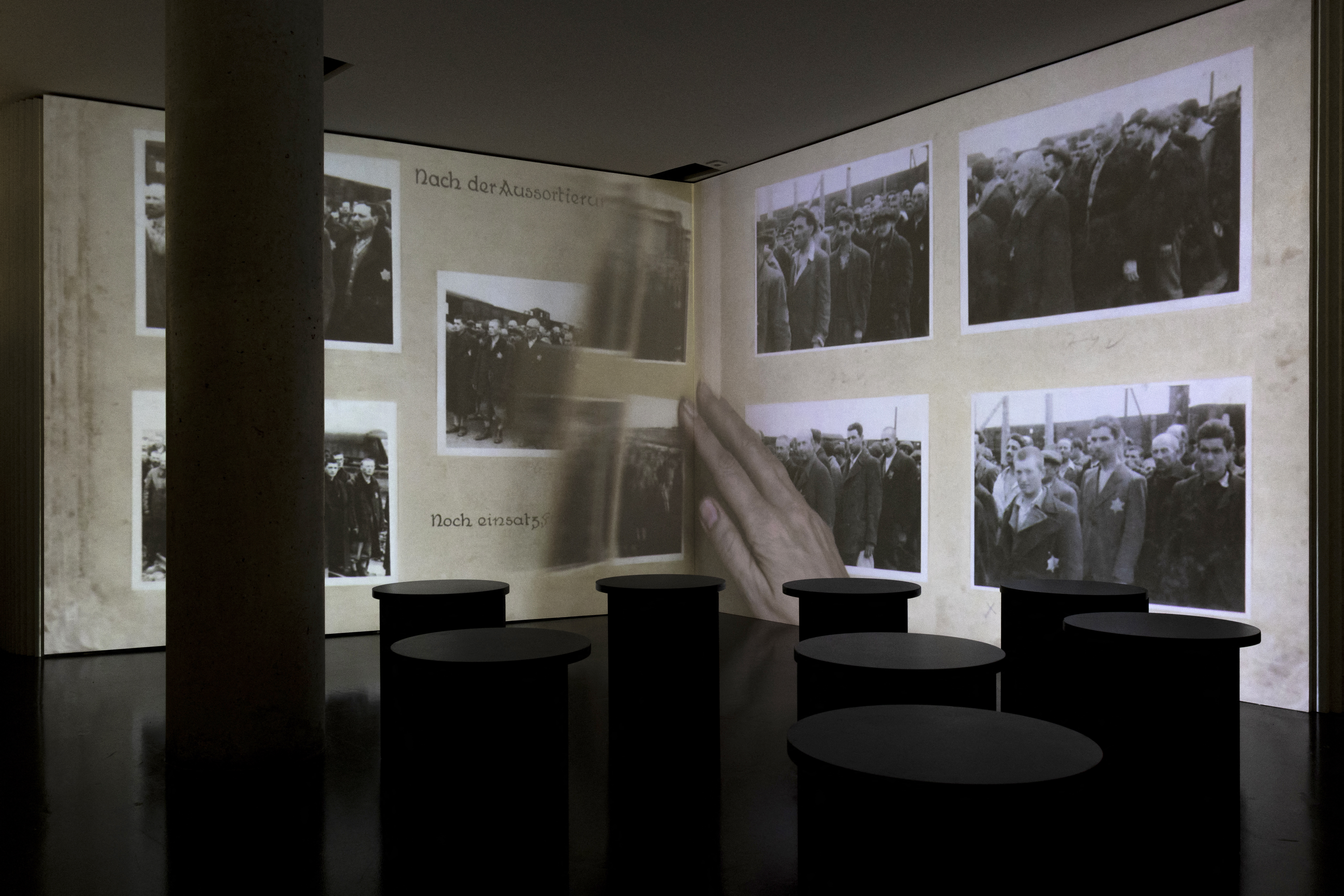 París se asoma al testimonio fotográfico de los nazis en Auschwitz