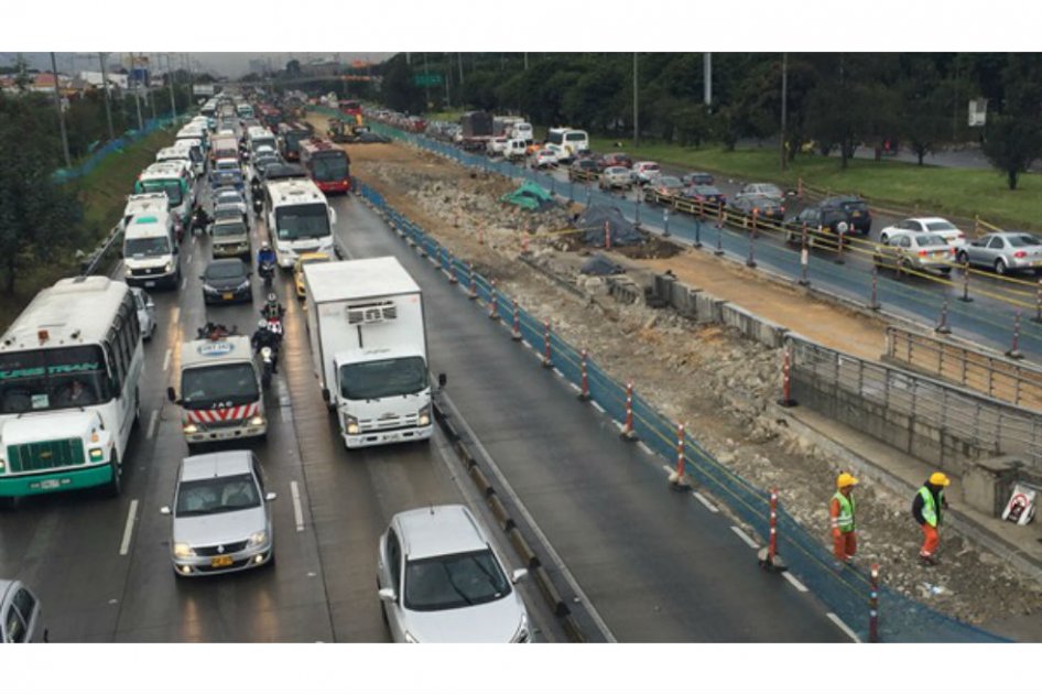 Cierres en estaciones de TransMilenio ocasionan congestión vehicular en la Autopista Norte
