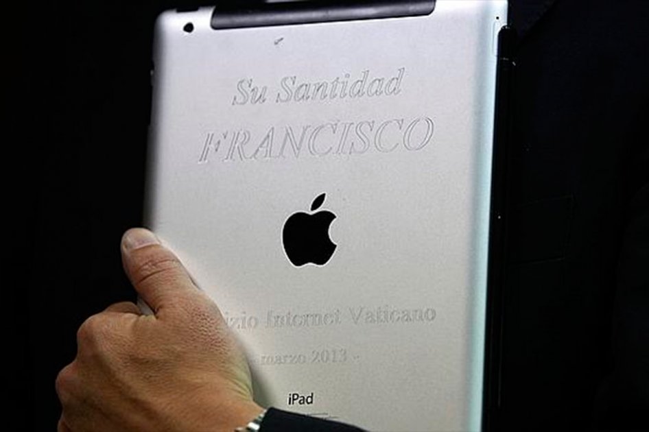 El iPad del Papa Francisco sale a subasta en 40.000 dólares