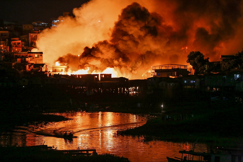 En imágenes: el incendio de uno de los barrios más pobres de Manaos, Brasil