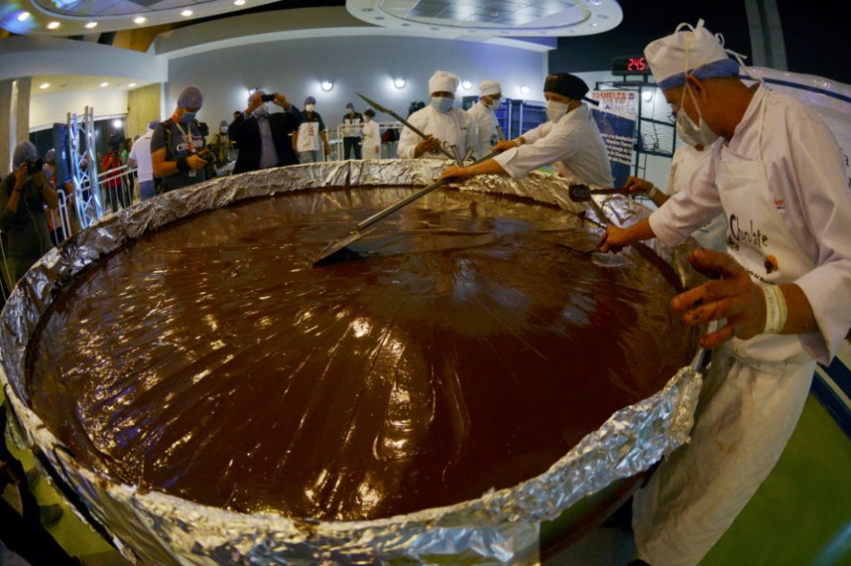 En Venezuela hacen moneda de chocolate más grande del mundo