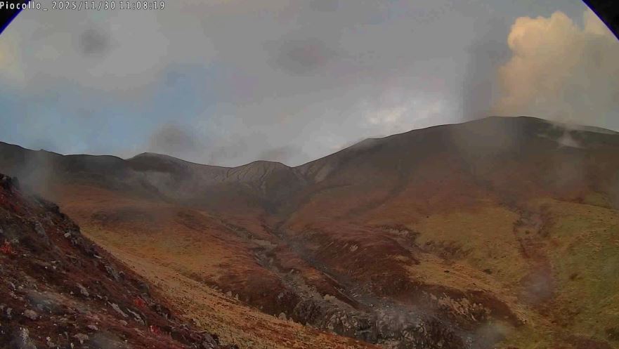 Servicio Geológico hace un llamado a la calma tras emisiones de ceniza del volcán Puracé